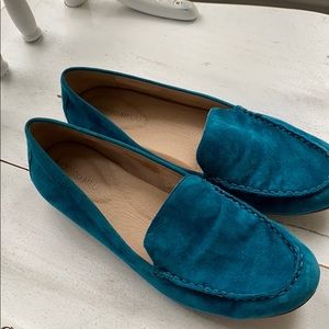Beautiful teal flats
